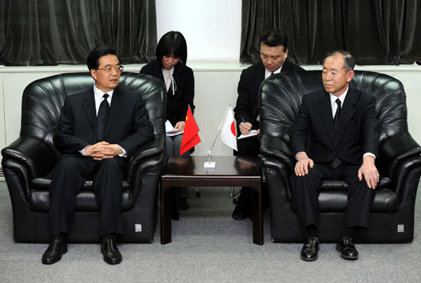 Hu visits Japanese embassy to convey condolences
