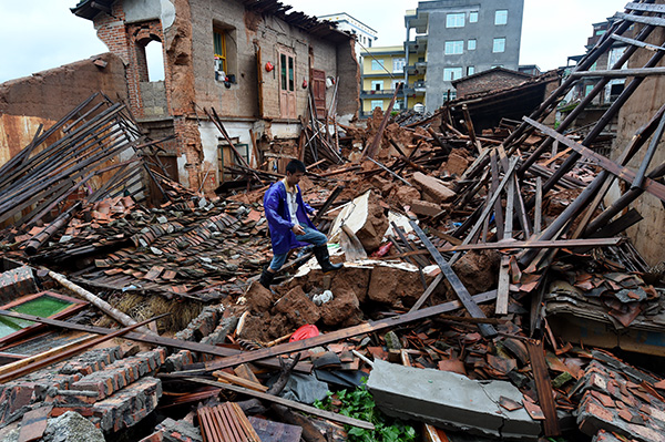 Typhoon Nepartak leaves six dead, eight missing in east China