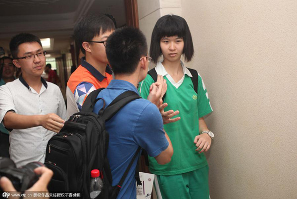 Tsinghua, PKU slam each other in public to lure top students