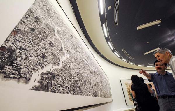 Exhibition of artist Li Xiaoke's paintings held in Beijing