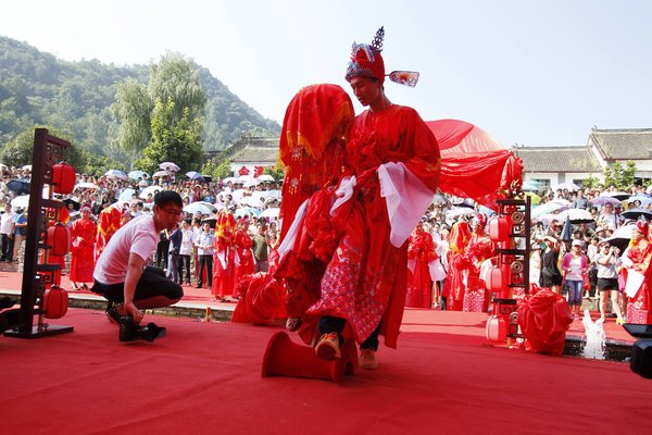 Qixi: Enjoy traditional festival in ancient way