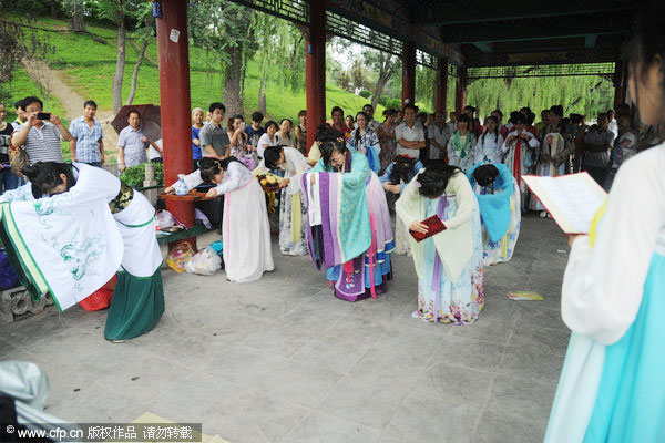 Qixi: Enjoy traditional festival in ancient way