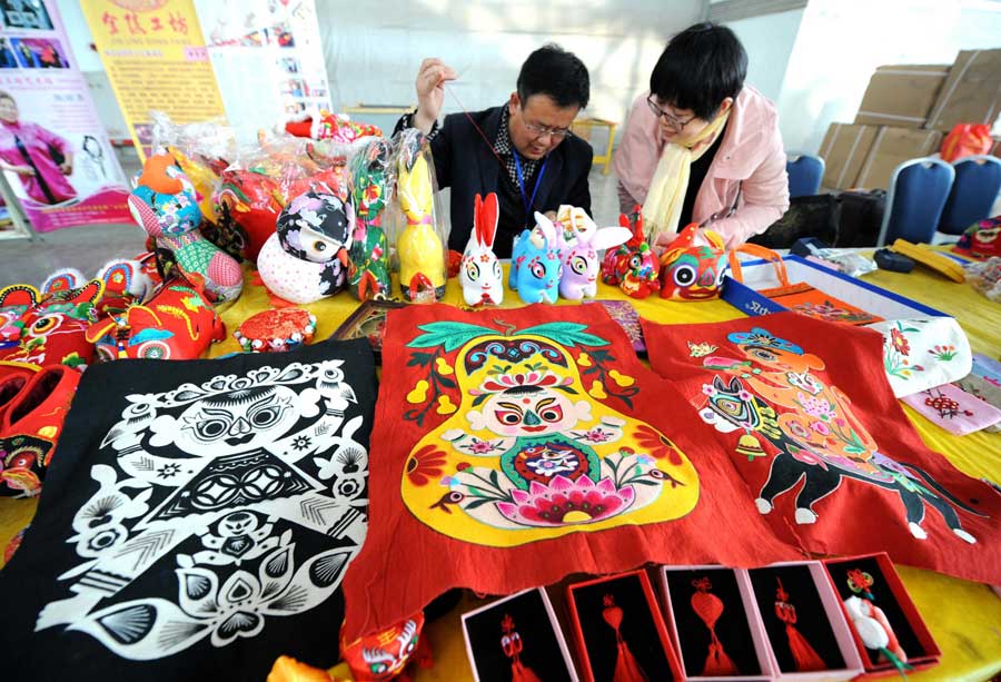 Folk crafts compete for Shanhua Award in Nanjing