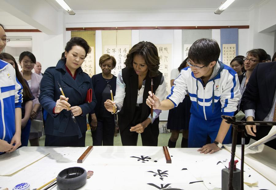Foreign celebrities try their hands at calligraphy