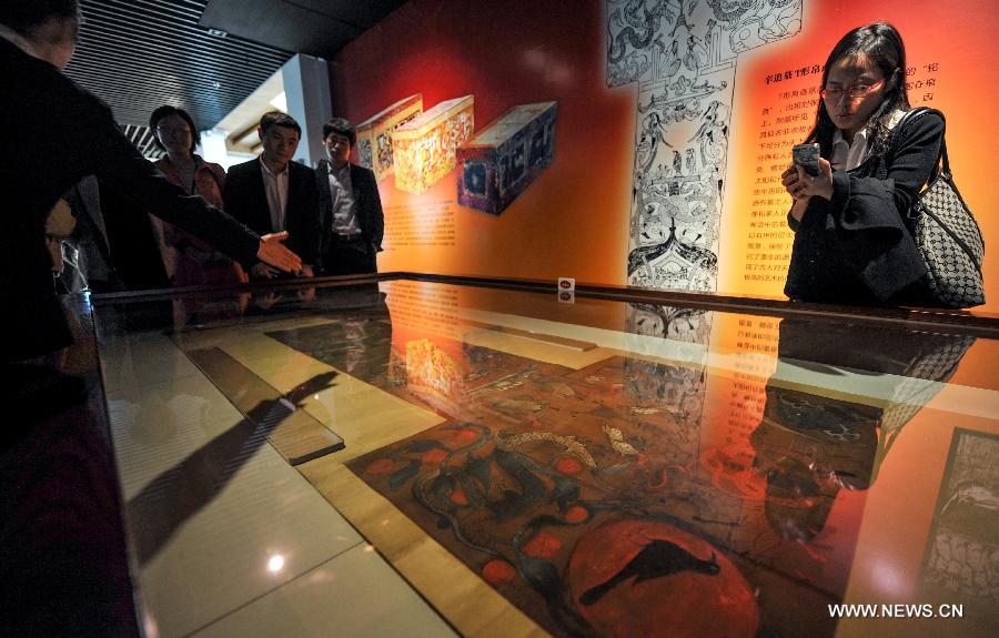 Cultural relics from ancient tombs exhibited in Changsha
