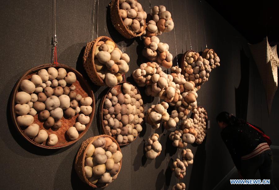 Exhibition of Chinese contemporary arts and crafts held in Beijing