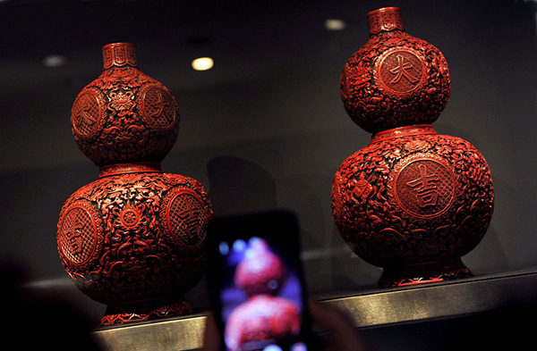 Chinese art treasures shine in Paris