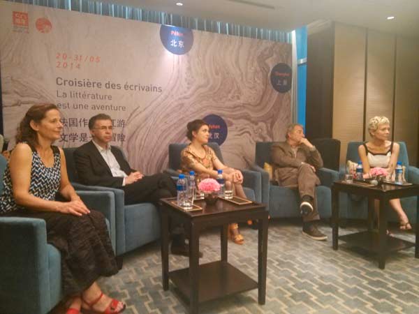 French authors set out on the Yangtze River