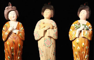 Culture Insider: Imperial dresses worn by concubines in the Qing Dynasty