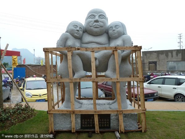 People Refuse To Stop Grabbing This Chinese Statue's Tits