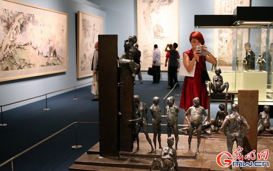 French sculptor and Chinese painter exhibit their works
