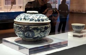 Beijing holds second auction of cultural art relics