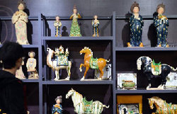 Chinese ceramists create jade-like porcelain