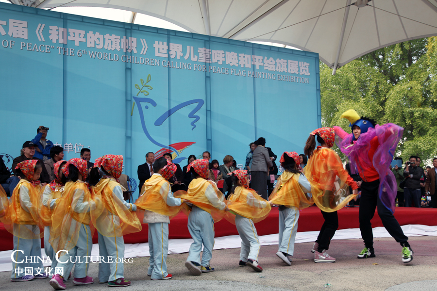 Flag of Peace painting exhibition held in Beijing