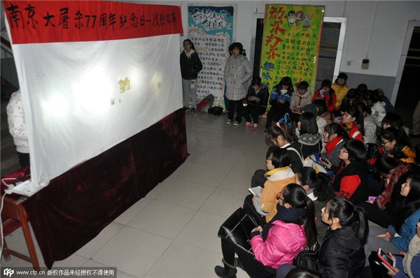 Students use puppetry to show Nanjing Massacre