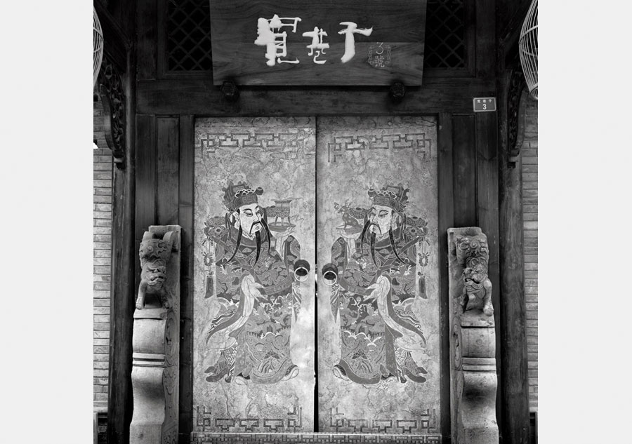 Ancestral temples and door gods of Chinese folk culture