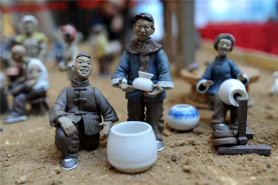 Pottery creation depicts New Year scenes