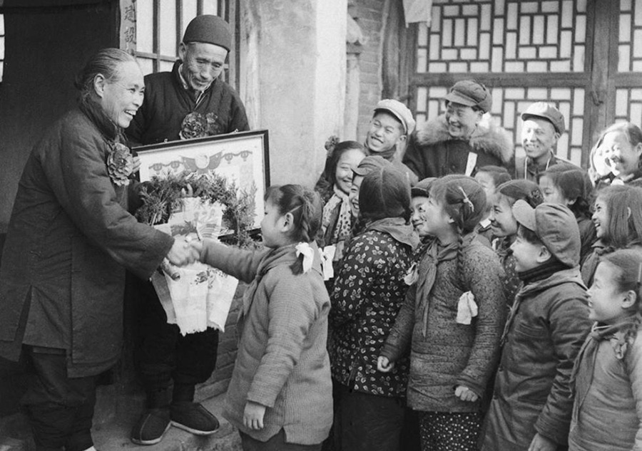 New Year scenes preserved in old photos