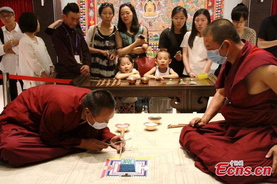 Sand mandala creation debuts in Tianjin