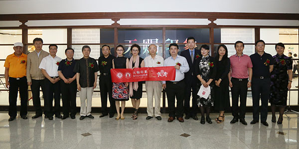 Huang Yue's personal exhibition held at Peking University