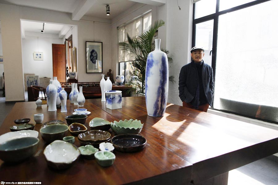 Pottery artists mold their dreams at Jingdezhen