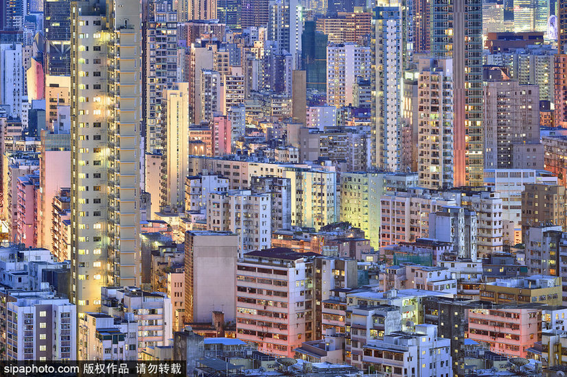 French photographer captures 'The Blue Moment' of HK