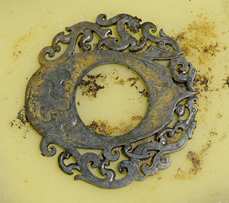 Jades unearthed at Han-Dynasty tomb in China's Nanchang