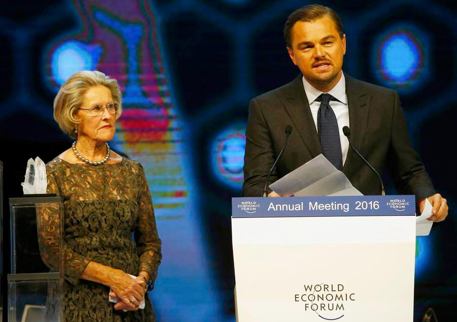 China's Yao honored with Crystal Award in Davos