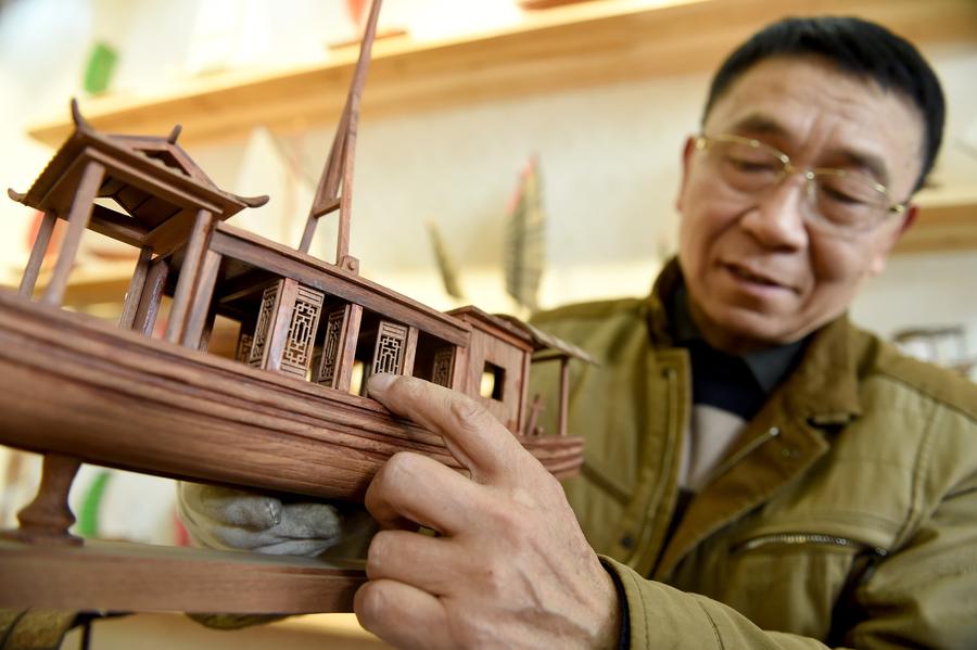 Ship models specialized in wooden structures and delicate sculptures