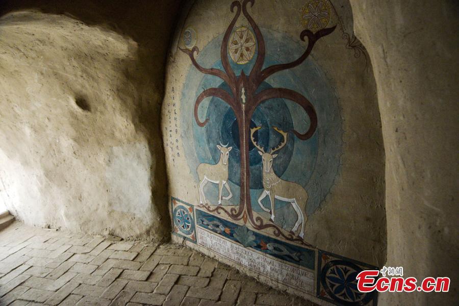 Wall murals debut in Dunhuang modern grottoes