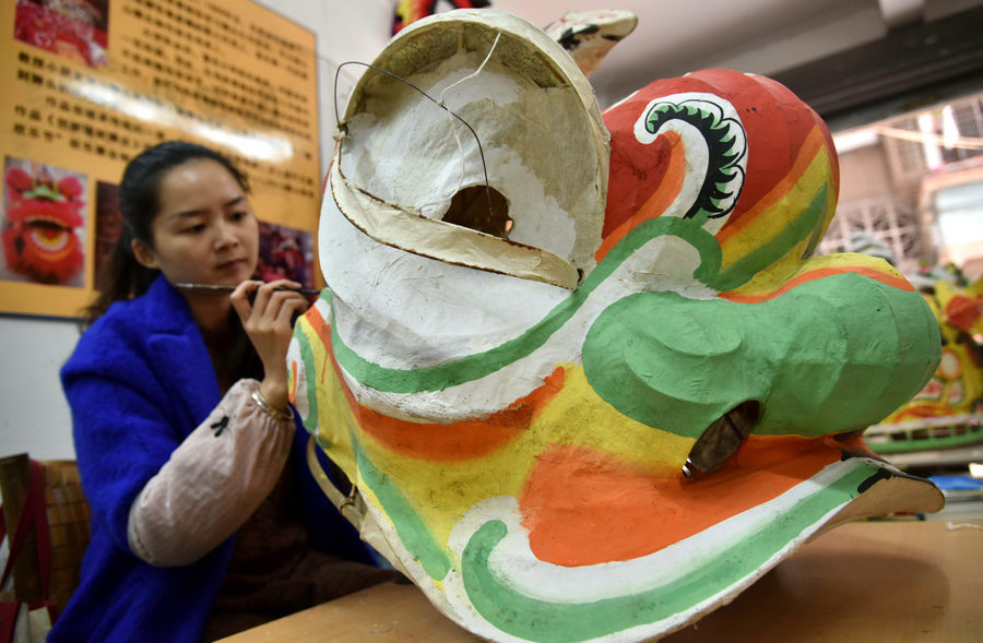 Mother and daughter: Generations of 'lion head' makers