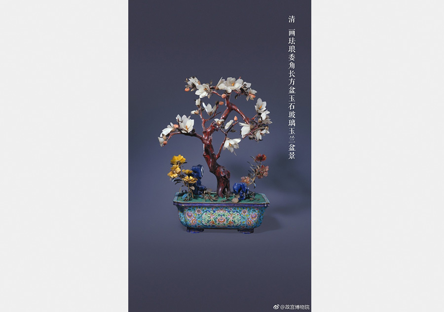 Exquisite magnolia flower-themed relics decorate spring
