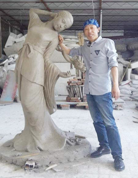 Folk artist creates vivid clay sculptures