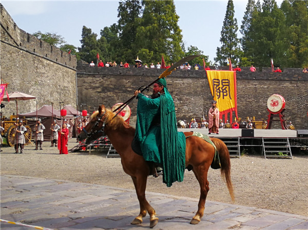 Journalists search for Three Kingdoms culture in Jingzhou