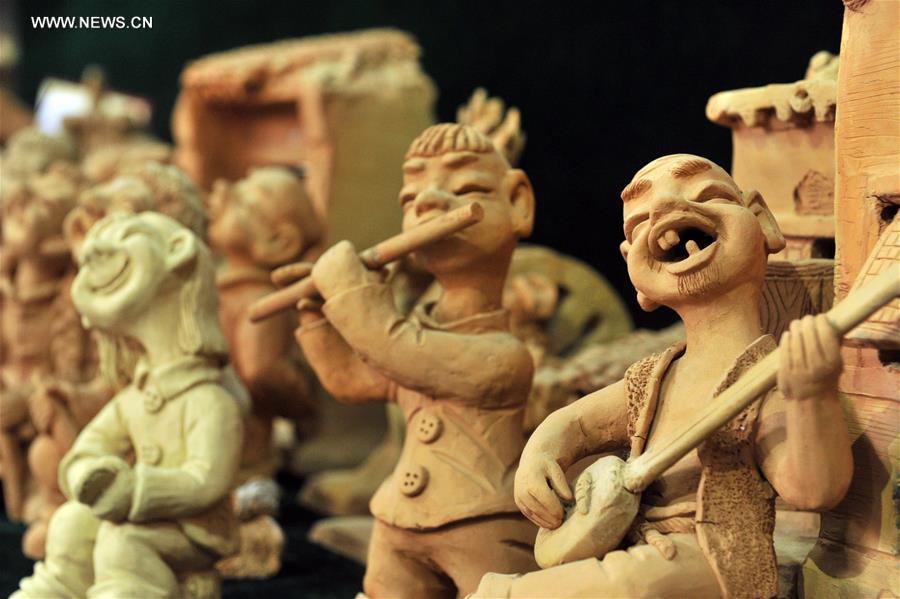 Clay sculptures created by craftsman in Gansu