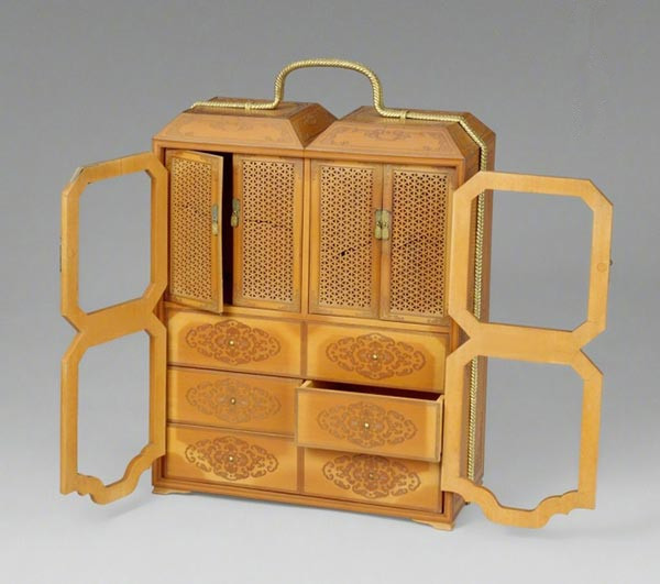 Elegant stationery cases from ancient royal court