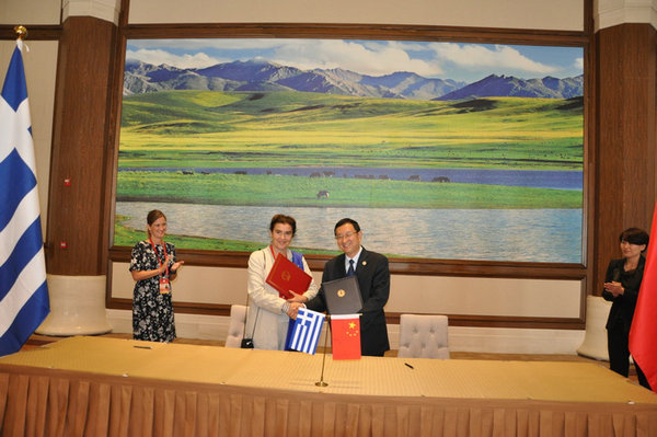 Culture Minister Luo meets foreign counterparts at 2nd Silk Road Inter'l Cultural Expo