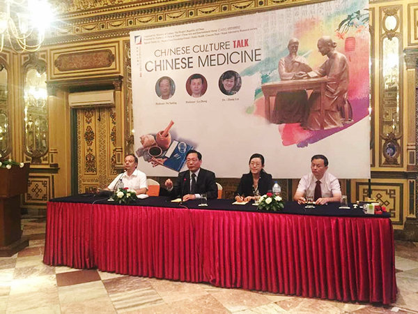 Scholars take traditional Chinese medicine abroad
