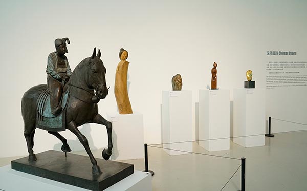 Veteran sculptor shows common and important figures