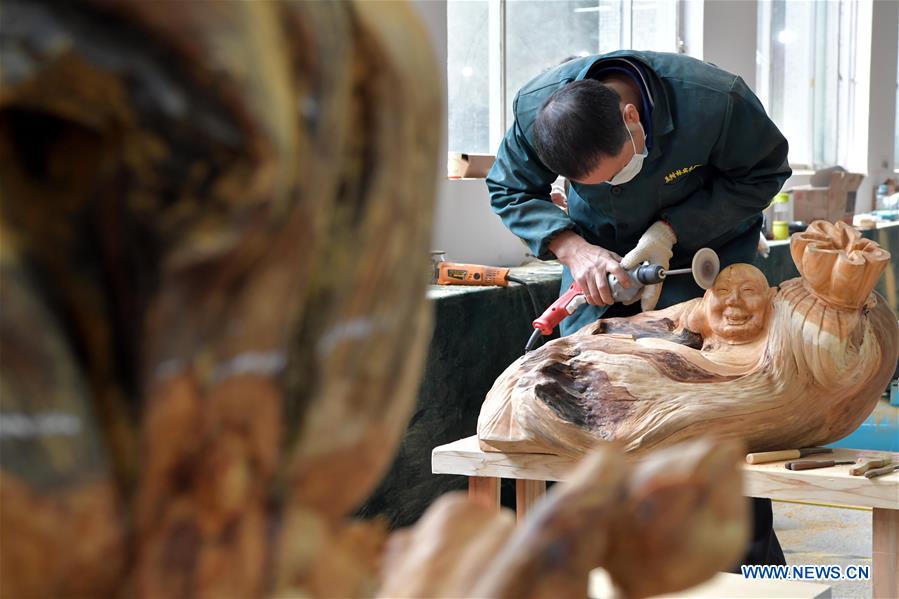 National carving vocational skill contest held in E China's Jiangxi
