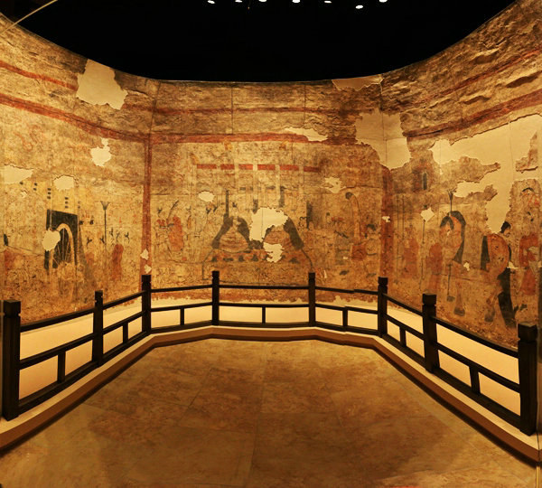Tomb frescos go on display in Shanghai