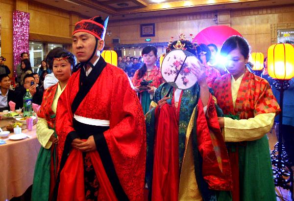 Traditional wedding with style of Han and Tang dynasties held in Luoyang, China's Henan