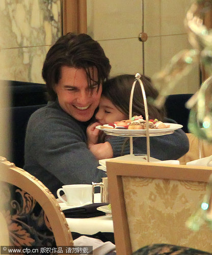 Tom Cruise, Katie Holmes and Suri: Restaurant family fun