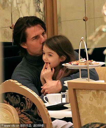 Tom Cruise, Katie Holmes and Suri: Restaurant family fun