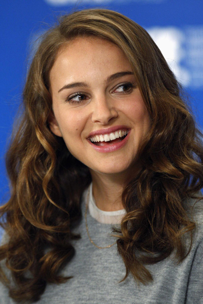 Natalie Portman pregnant, engaged to French dancer