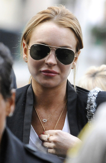 Lindsay Lohan leaves rehab