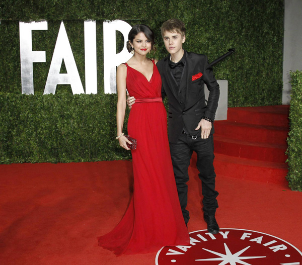 Celebrities arrive at the 2011 Vanity Fair Oscar party