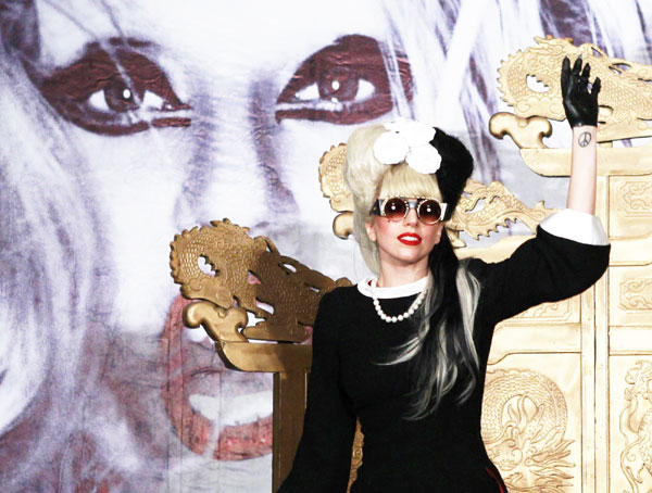 Lady Gaga poses for photographers in Taipei