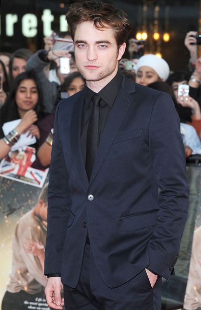 Robert Pattinson buys Kristen gold locket