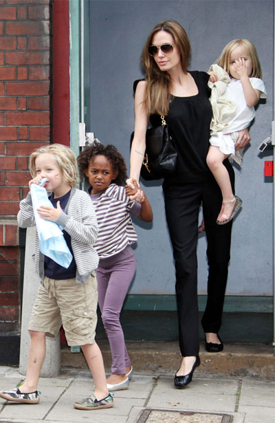 Angelina Jolie takes kids to see Smurfs